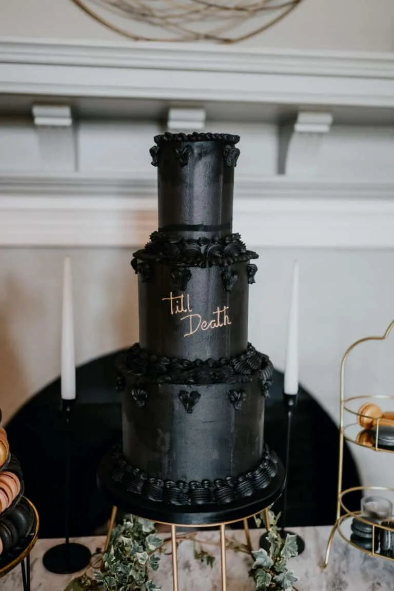 Black Lambeth Piping Wedding Cake